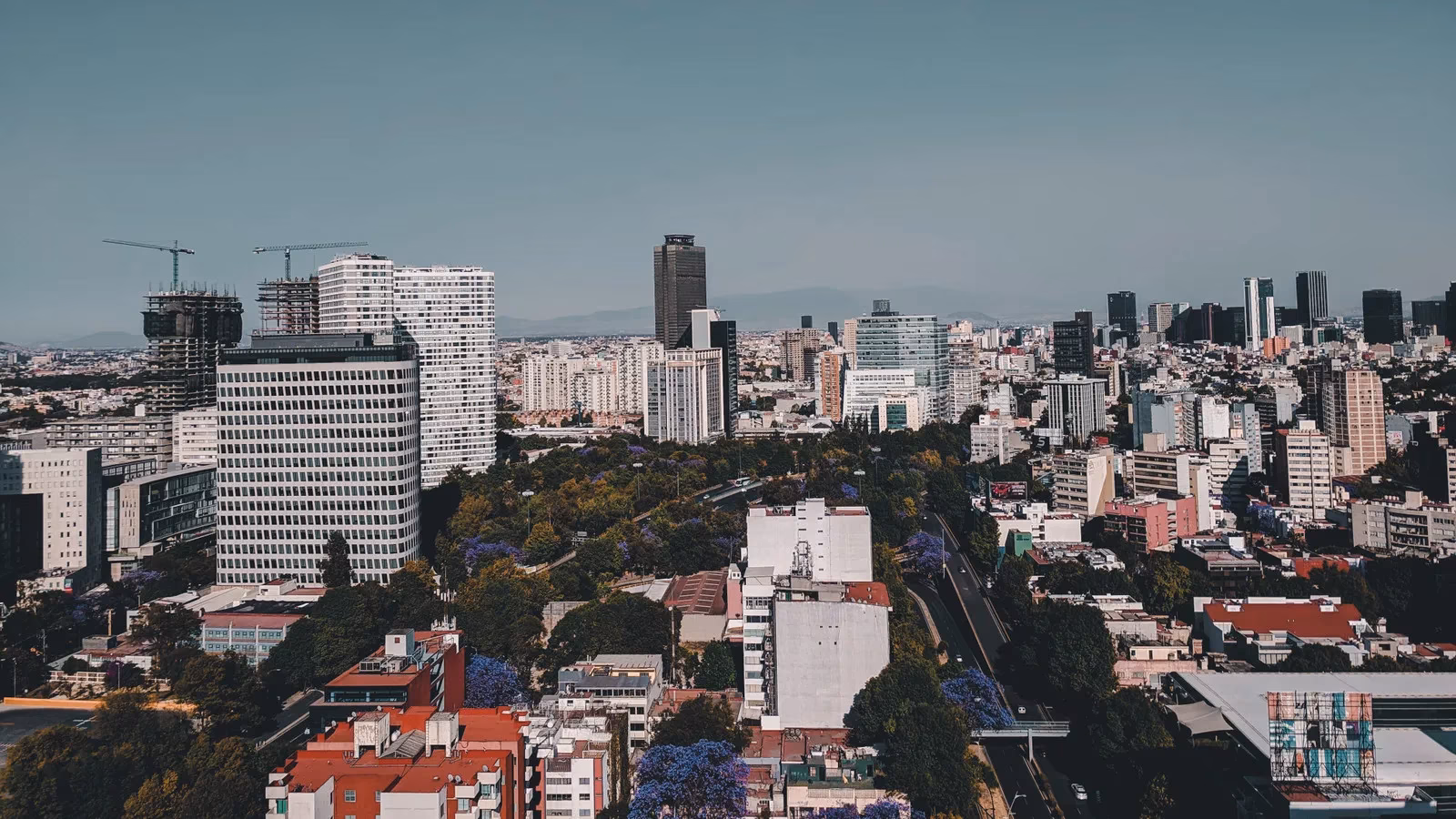 mexico-citys-luxury-shopping-scene-where-tradition-meets-high-fashion-in-2026-image-0